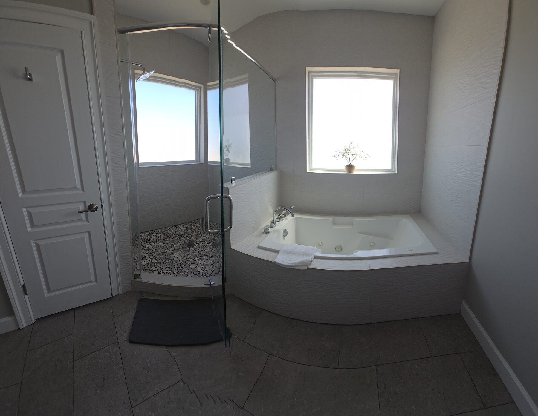 Tub and shower cleaning at Sandfiddler